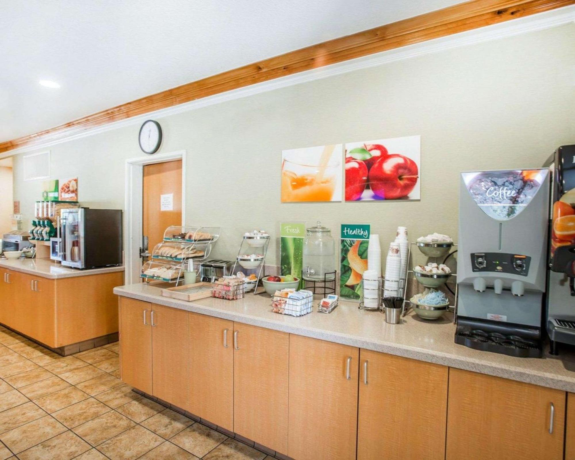 Quality Inn & Suites Denver International Airport Exterior foto