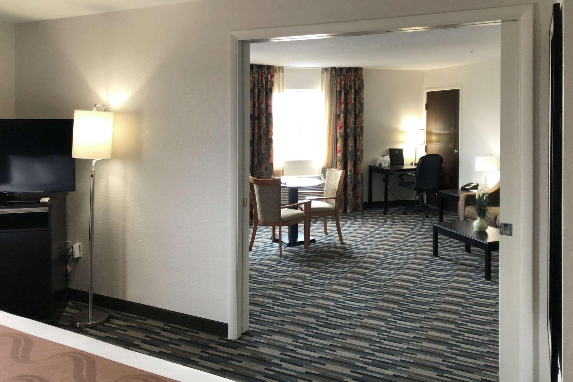 Quality Inn & Suites Denver International Airport Exterior foto